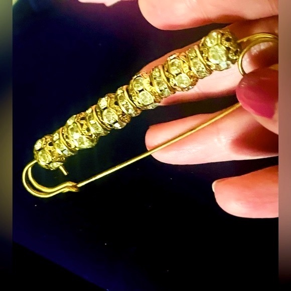 Vintage Jewelry - Vintage Gold Safety Pin Brooch with Rhinestone Disc Charms